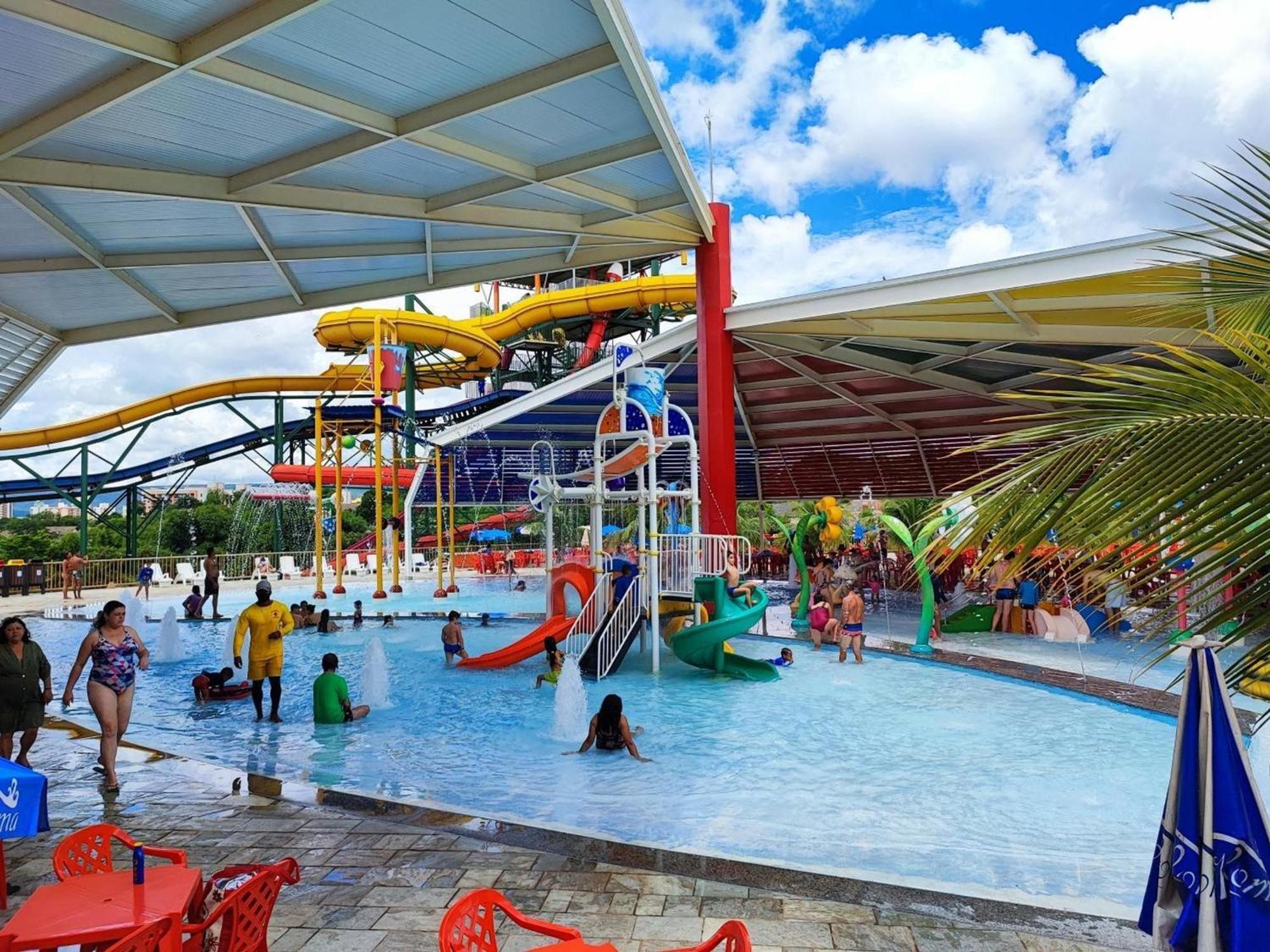Piazza Diroma Com Acesso Ao Acqua Park Em Калдас Новас Екстериор снимка